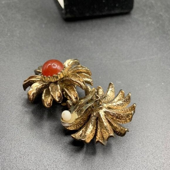 Fabulous Flowers Earrings Daisy Clip On Antiqued Gold Tone and Orange Cabochons - Picture 4 of 5